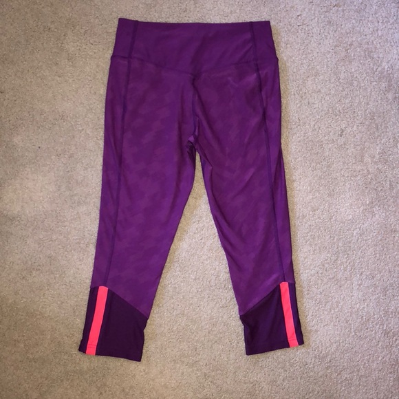 Women’s Nike Cropped Workout Leggings Size: sm - Picture 2 of 5